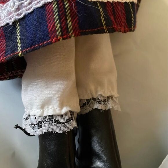 COLLECTOR” VTG.  BEAUTIFUL Victorian Exclusive Doll 16" Tall Cap Blonde Hair - Picture 8 of 9